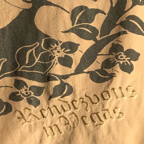 Tan Lady Face Tee - Picture 3 of 4